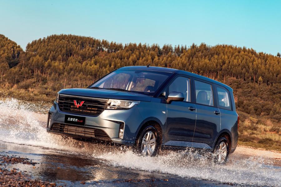  WuLing Hongguang Plus 2019 года  (фото 35 из 49)